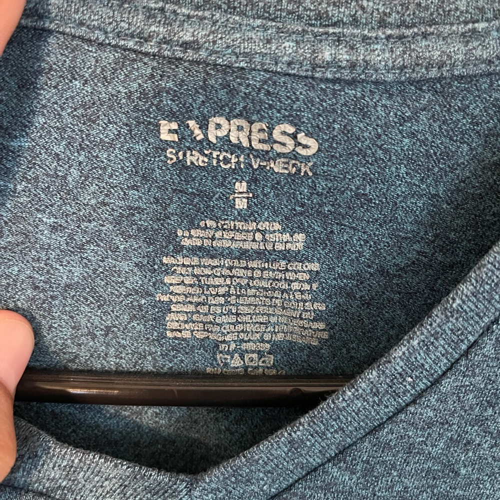 Express stretch v neck - Picture 3 of 3